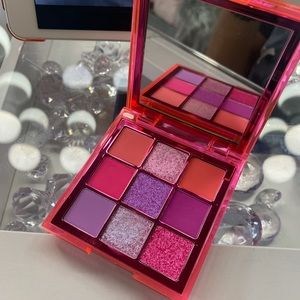 Huda Beauty Neon Pink Palette